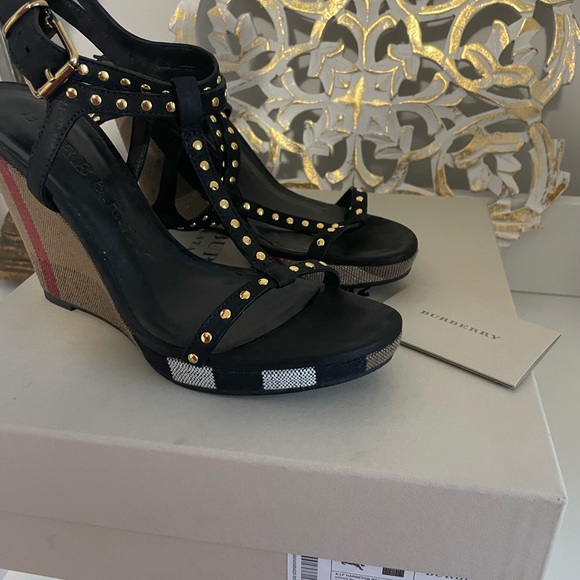 Brand new Burberry wedge with metallic studs - Picture 5 of 9